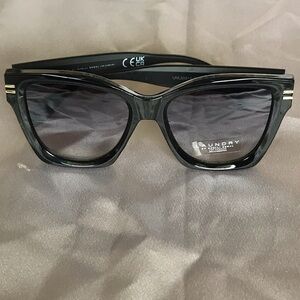 LAUNDRY by SHELLI SEGAL ,100%UV  ABSORPTIVE unisex all black color Classy NEW !